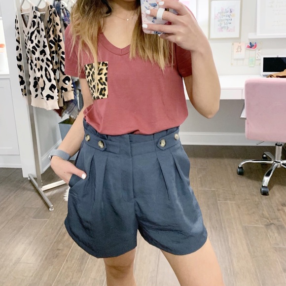 High-waisted Pleated Shorts Blue - Picture 7 of 8